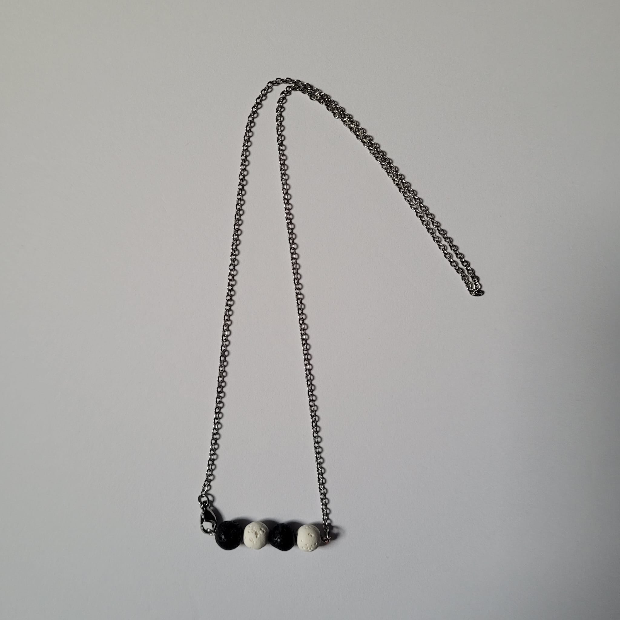 Moon Bead Necklace Black/White